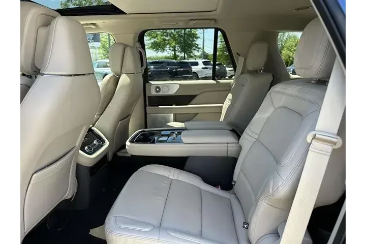 $34995 : Lincoln Navigator 2020 4x4 R image 10