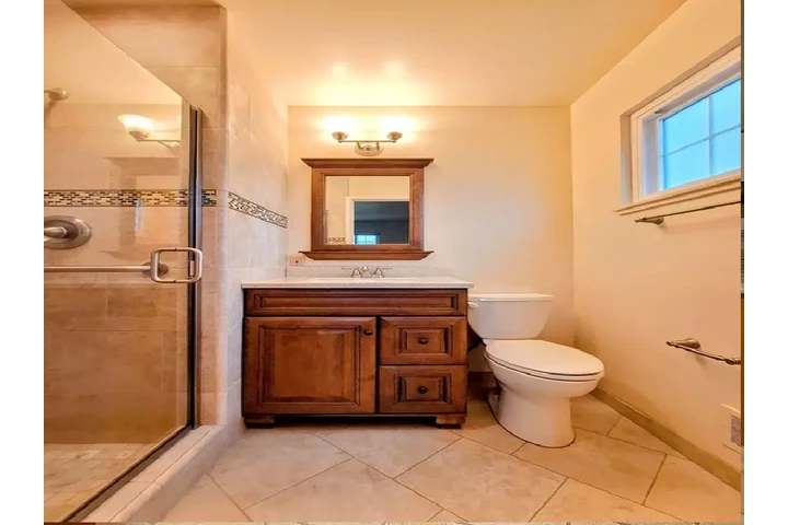 $1000 : RENTAL QUALIFICATIONS image 4