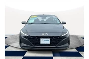 $20330 : Hyundai ELANTRA 2023 SEL 4dr thumbnail