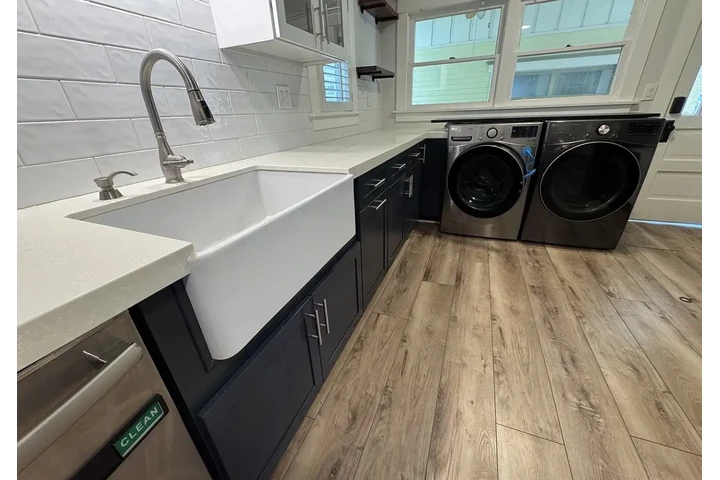 $850 : beautifully renovated pet home image 3