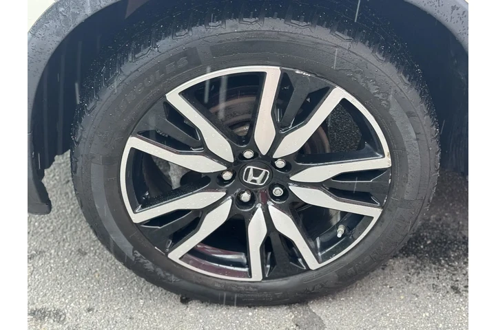$23885 : 2019 Pilot Touring 7-Passenger image 10