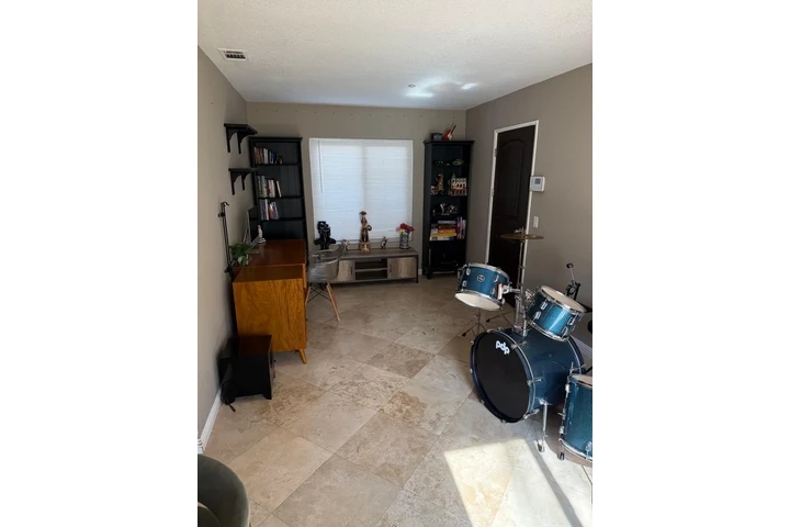 $3700 : RENTO CASA EN FONTANA image 6