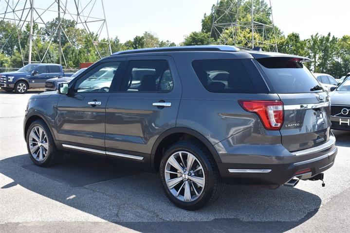 2018 Explorer Limited image 10