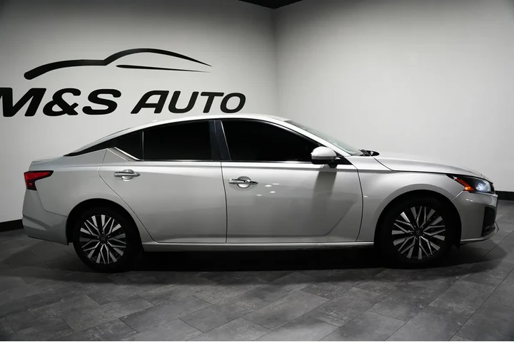 $17837 : 2023 Altima image 7