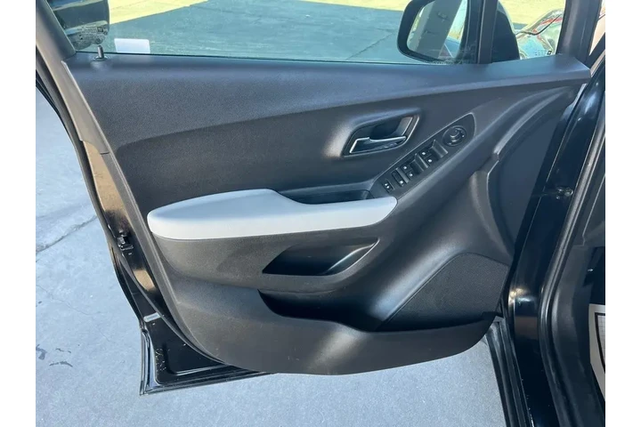 2020 Trax LT FWD image 10