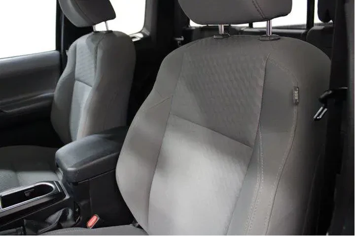 $22951 : Toyota Tacoma 2020 4x2 SR5 4 image 6