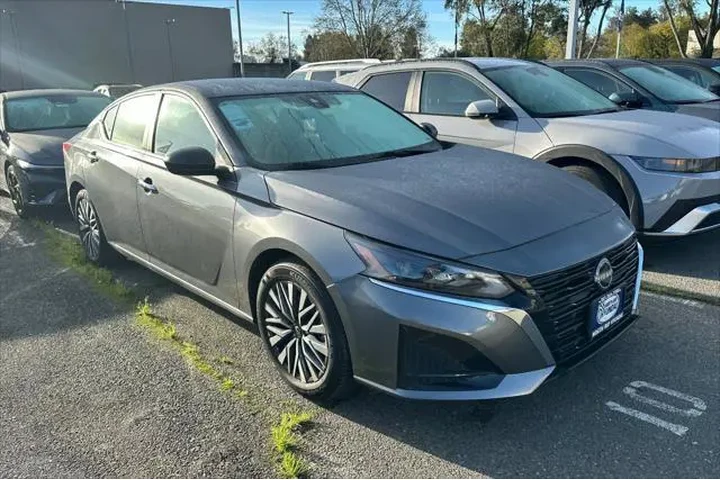 $20990 : Nissan Altima 2025 2.5 SV 4d image 2