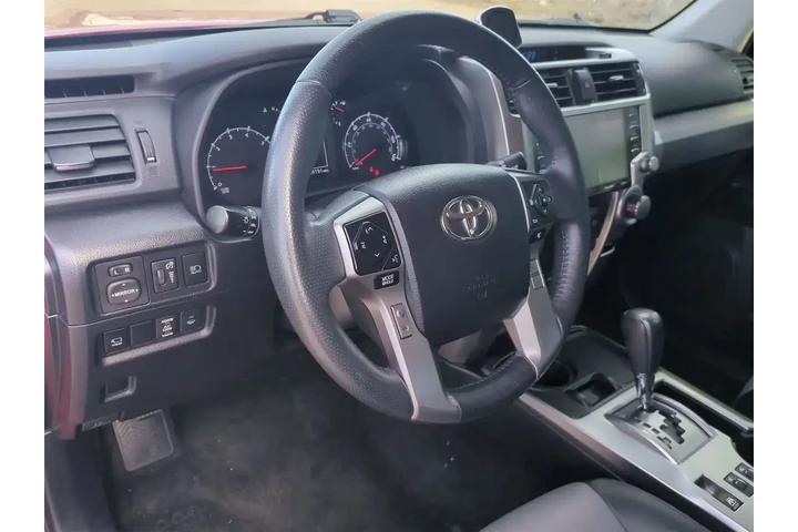 $34592 : Toyota 4Runner 2022 4x2 SR5 image 10