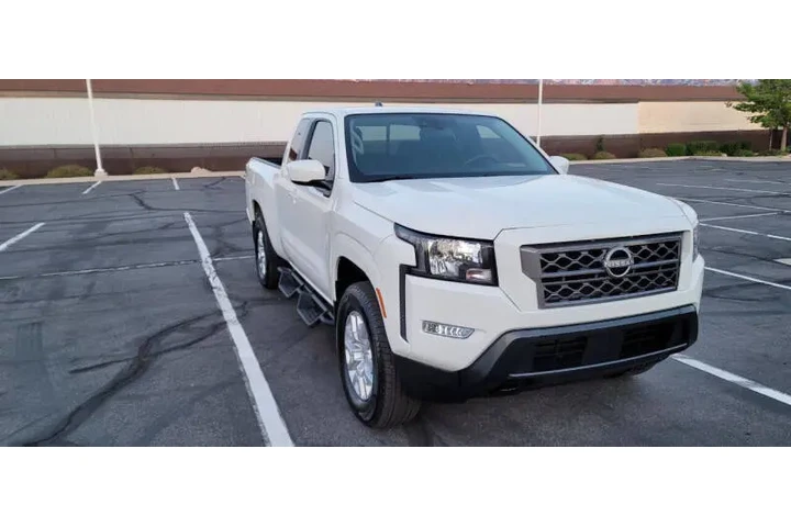 $27500 : 2024 Frontier SV image 3