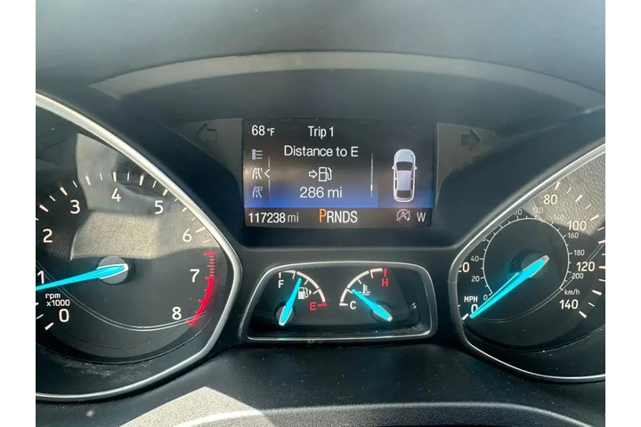 $8000 : 2017 FORD ESCAPE2017 FORD ESC image 4