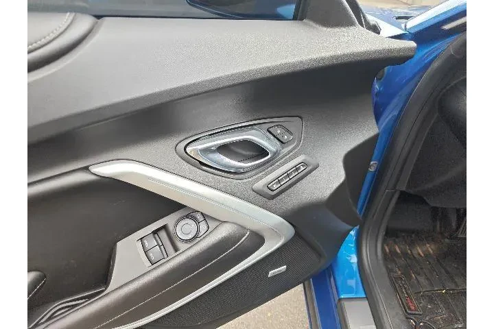 $25990 : Chevrolet Camaro 2017 SS 2dr image 9