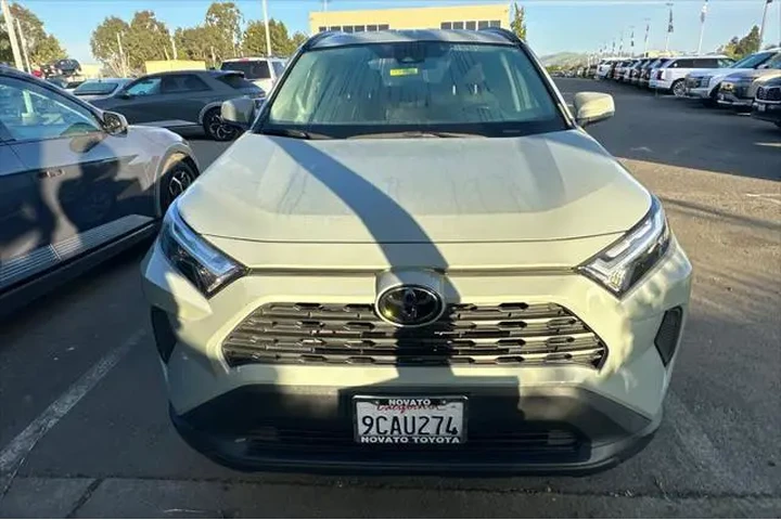 $27990 : Toyota RAV4 2022 XLE 4dr SUV image 3