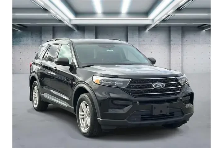 $29834 : Ford Explorer 2023 AWD XLT 4 image 2