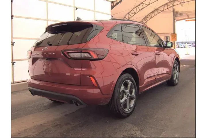$15984 : Ford Escape 2023 ST-Line 4dr image 3
