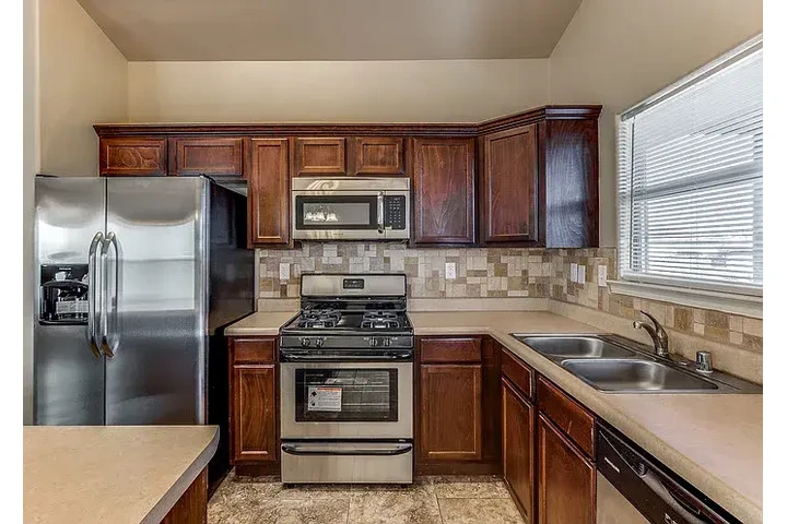 $1050 : 2412 Escape Point St, El Paso, image 4