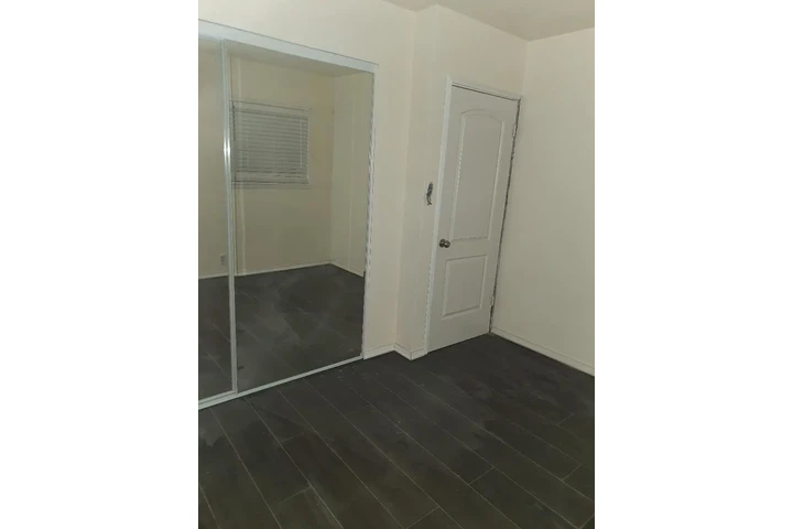 $2450 : Se renta casa en Cabazon Ca. image 2