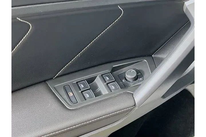 $24975 : Volkswagen Tiguan 2024 SE 4d image 9