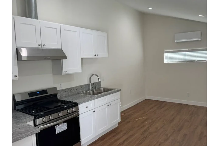 $850 : 1bed 1bath ADU in Compton, CA image 3
