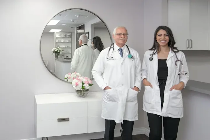 Raoof Dermatología image 4