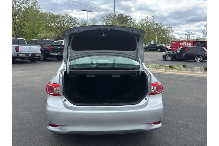 $12299 : 2011 Corolla LE image 6