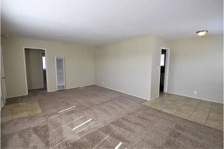 $1100 : 3 bedroom house for rent image 1