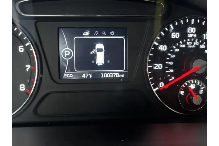 $9898 : Pre-Owned 2016 Sorento LX image 5