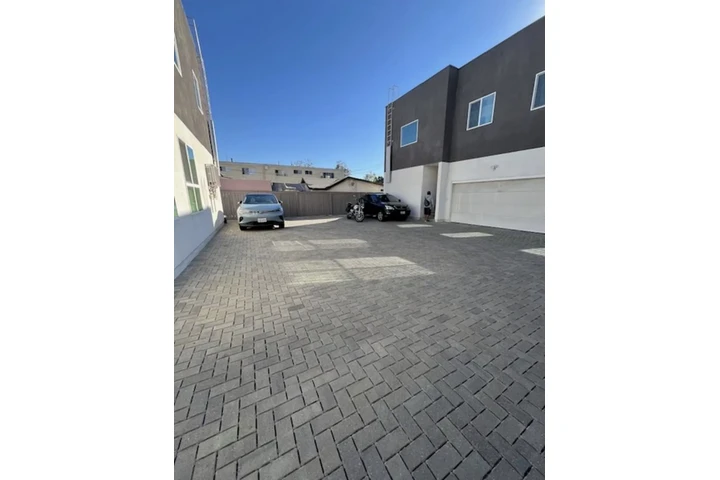 $1955 : 2 Bedroom Apt in W Pico Blvd image 9