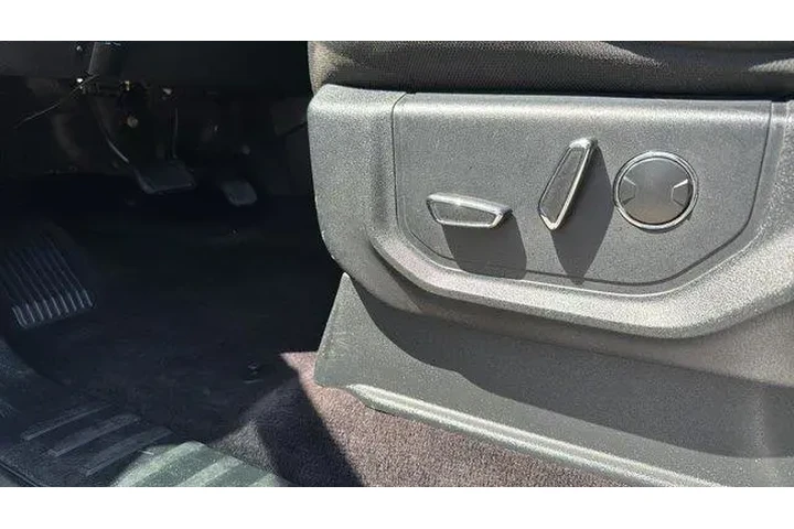 $11857 : Ford F-150 2015 4x2 XL 4dr S image 9