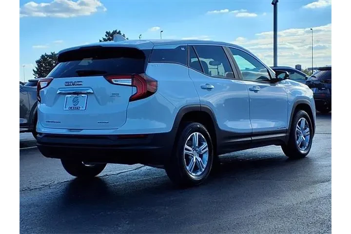 $22467 : GMC Terrain 2024 AWD SLE 4dr image 2
