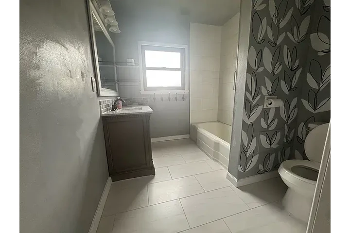 $800 : Beautifully refreshed 2-bedroo image 6