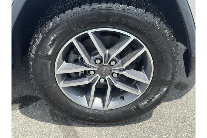 $21385 : 2020 Grand Cherokee Limited image 9