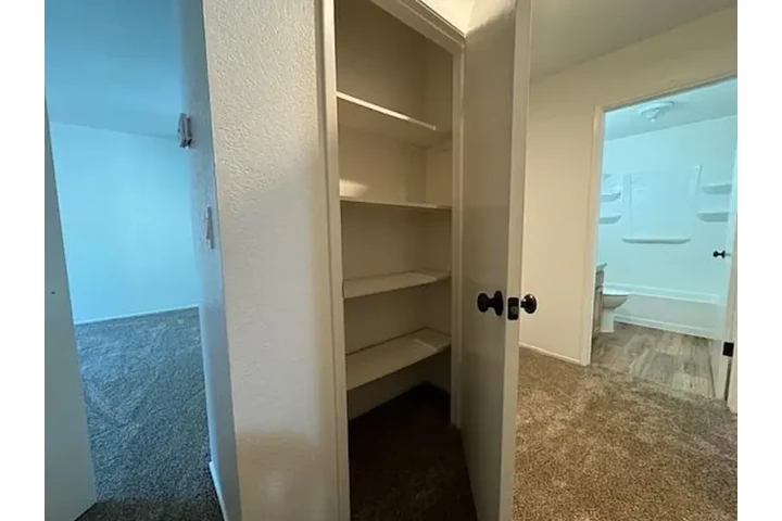 $1100 : Estacionamiento San Gabriel CA image 9