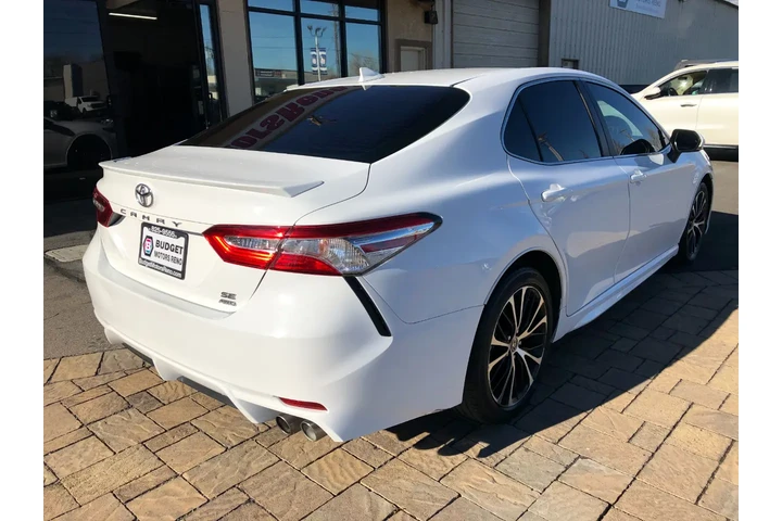 $21867 : 2020 Camry SE image 3