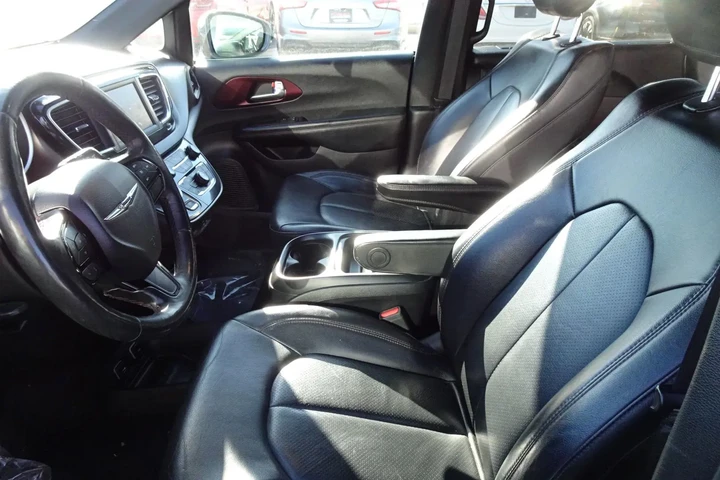 $25995 : 2020 PACIFICA image 1