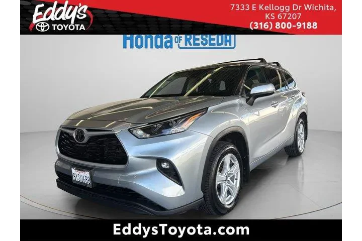$29898 : Toyota Highlander 2022 LE 4d image 1