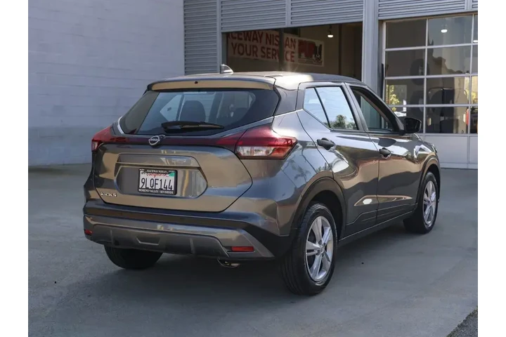 $17934 : Nissan Kicks 2024 S 4dr Cros image 4