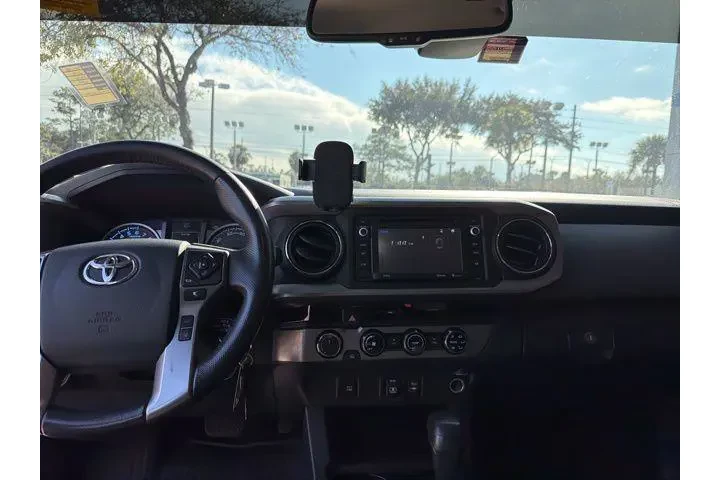 $28799 : Toyota Tacoma 2018 4x4 TRD P image 8