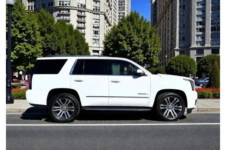 2017 GMC Yukon image 2