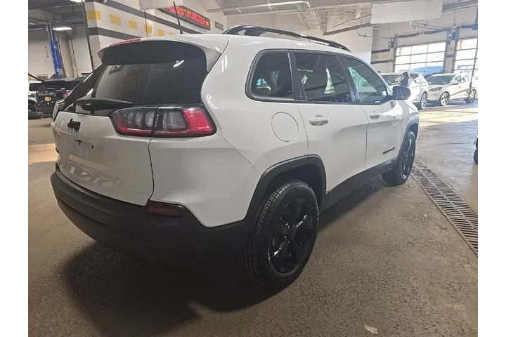 $17917 : Jeep Cherokee 2021 4x4 Latit image 5