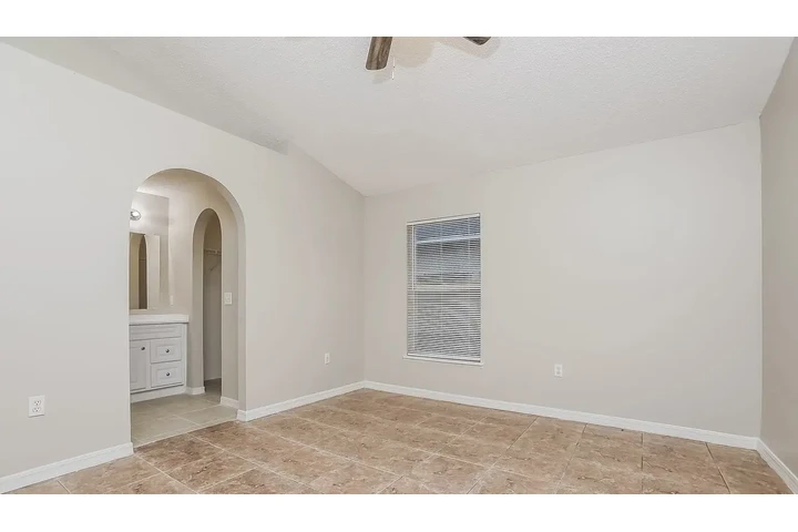 $1500 : 3bed 2bath home image 7