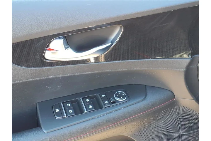 $19900 : Kia Forte 2023 GT 4dr Sedan image 4