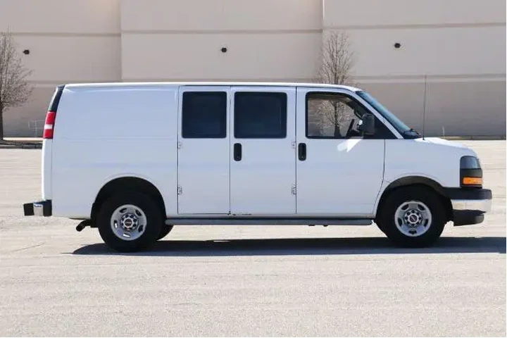 $24950 : GMC Savana 2017 2500 3dr Car image 9