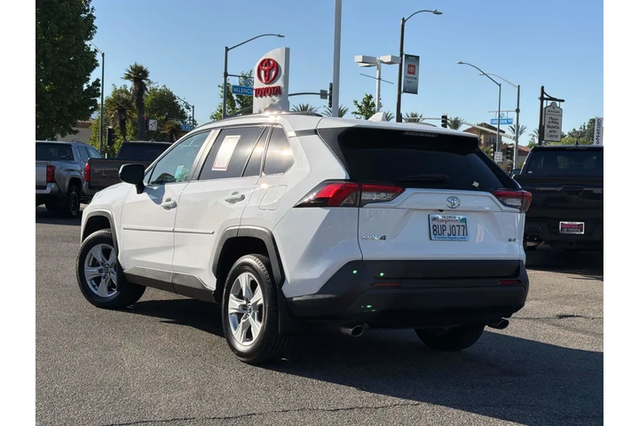 $25124 : Toyota RAV4 2021 XLE 4dr SUV image 5