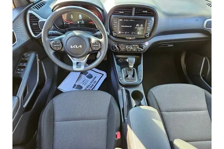 $17857 : Kia Soul 2024 LX 4dr Crossov image 8