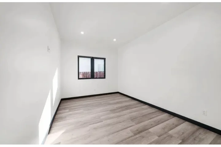 $2430 : 3bed and 2bath Korean town LA image 3