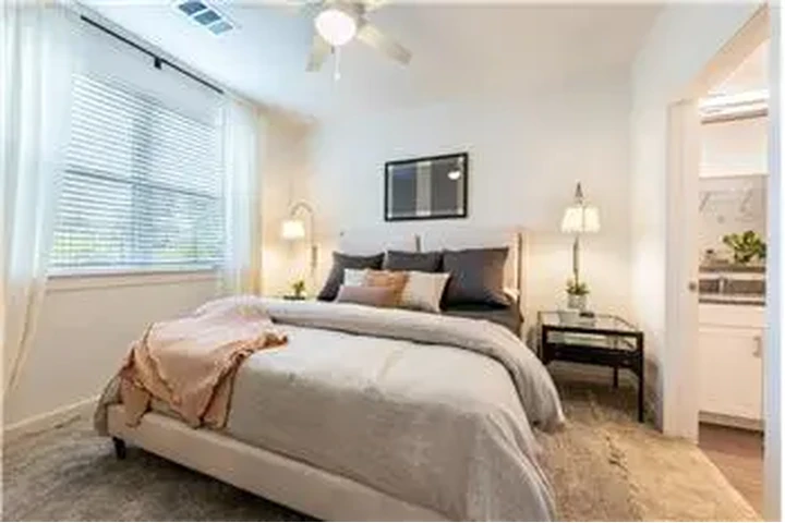 $1652 : Rental property with 2 bedro image 9