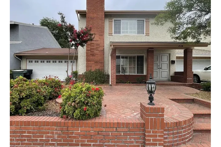 $2195 : CASA🐱near USC & downtown LA🐶 image 1