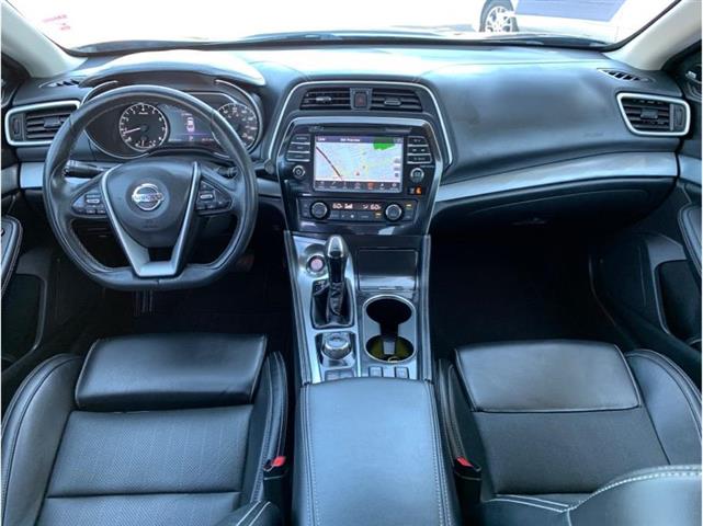 2017 Nissan Maxima SL image 4