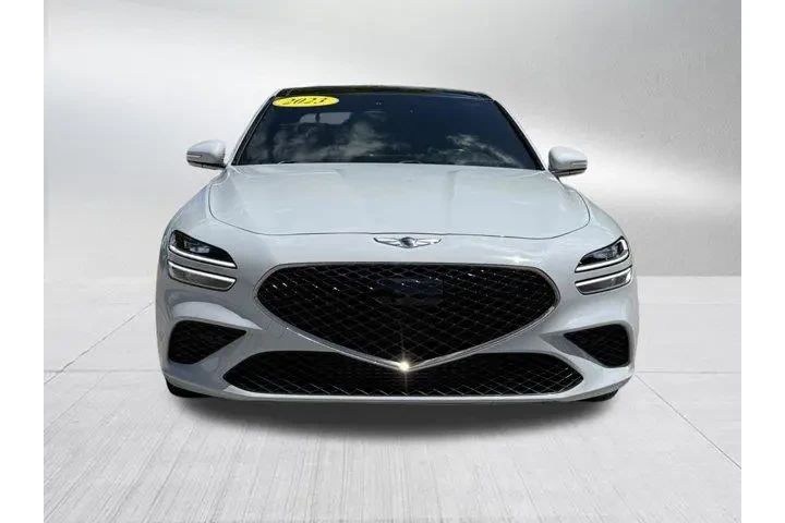$25696 : Genesis G70 2023 2.0T 4dr Se image 2