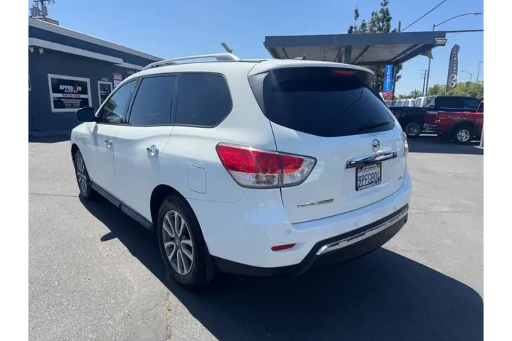 $9998 : 2016 Pathfinder SV image 6
